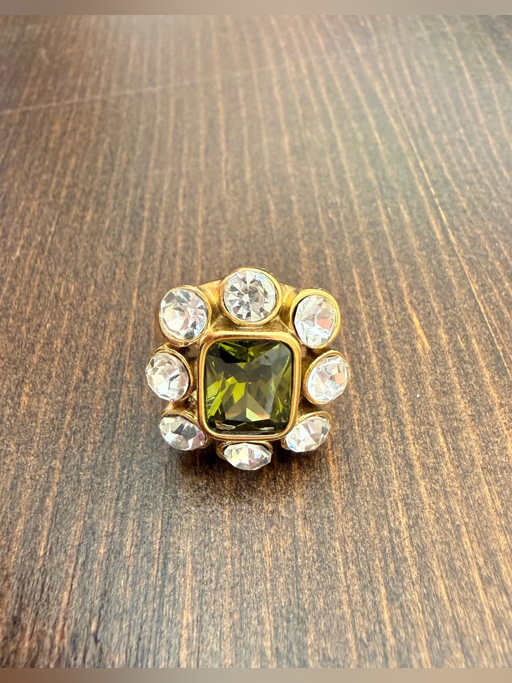 Gold Tone Ring w Green Center Stone & Crystal Rhinestone Halo Accent NEW size 7